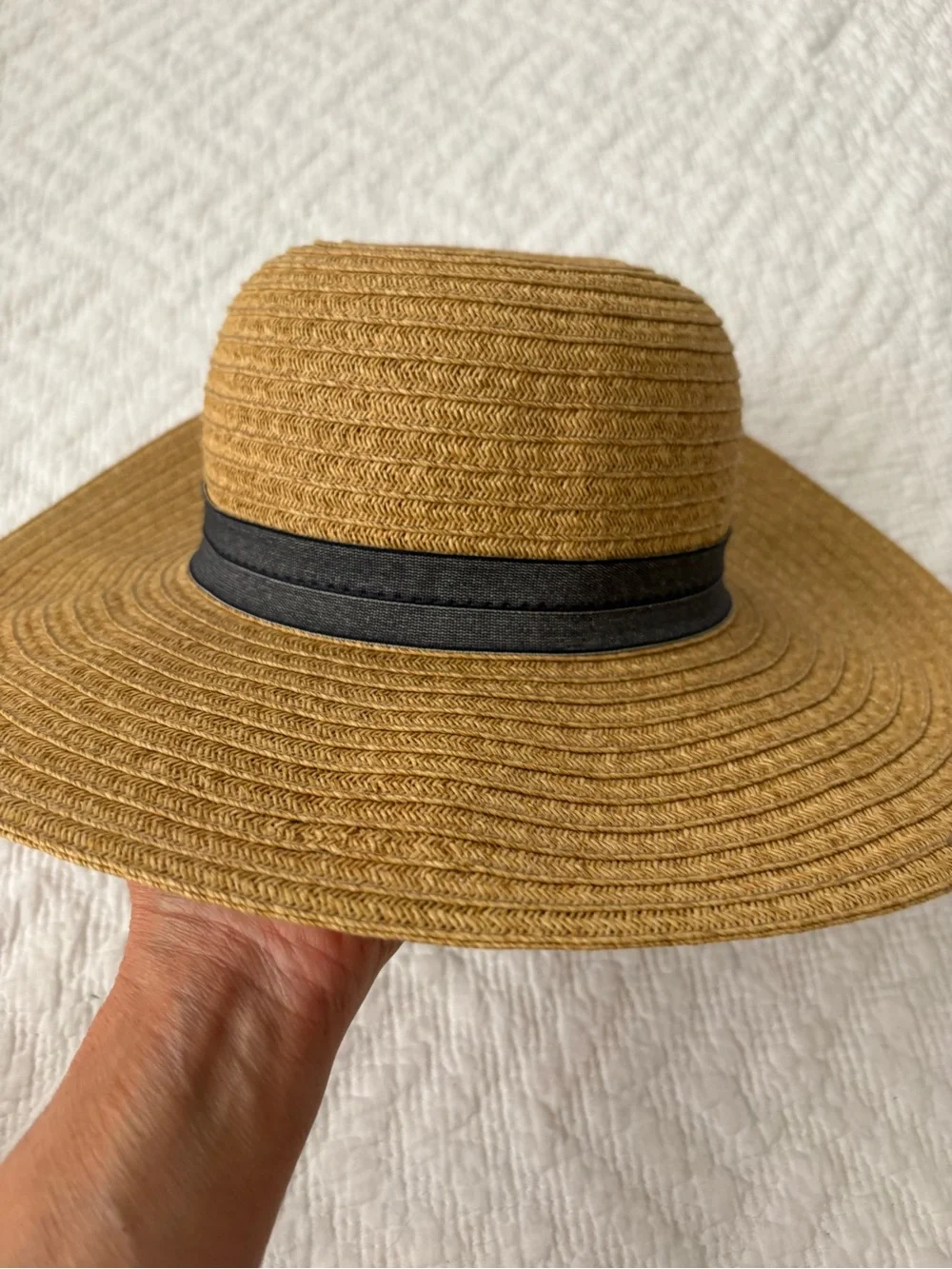 August Hat Co Wide Brim Straw Sun Hat. Tan w/BlackishGrey Band. Great shape.